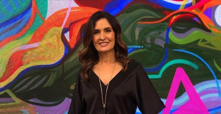 Fátima Bernardes exibe look do dia e brinca com os fãs - Reprodução/Instagram