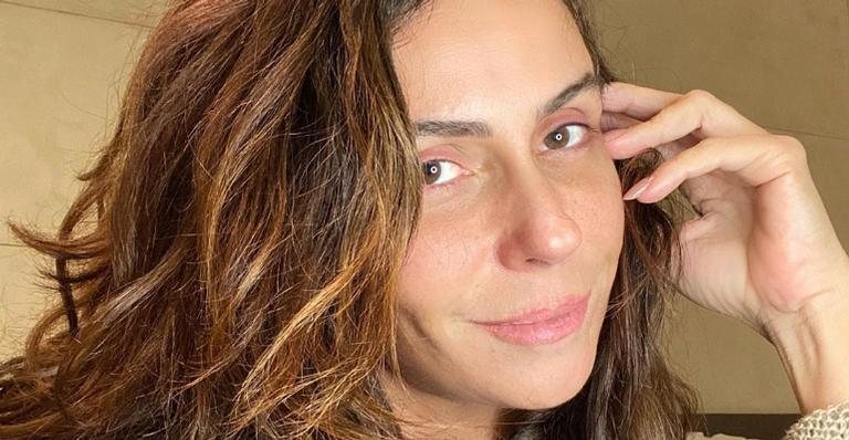 Giovanna Antonelli surge sorridente ao apreciar a luz do luar - Reprodução/Instagram