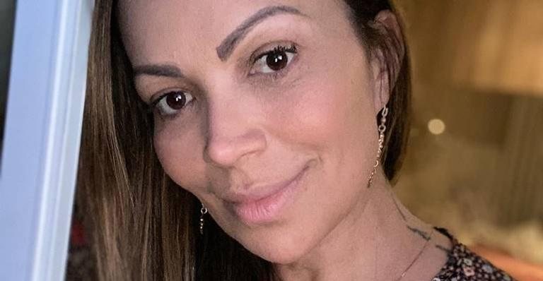 Solange Almeida surge deslumbrante em selfies e é elogiada - Reprodução/Instagram