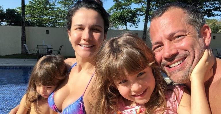 Kyra Gracie divide clique das filhas acariciando sua barriga - Reprodução/Instagram