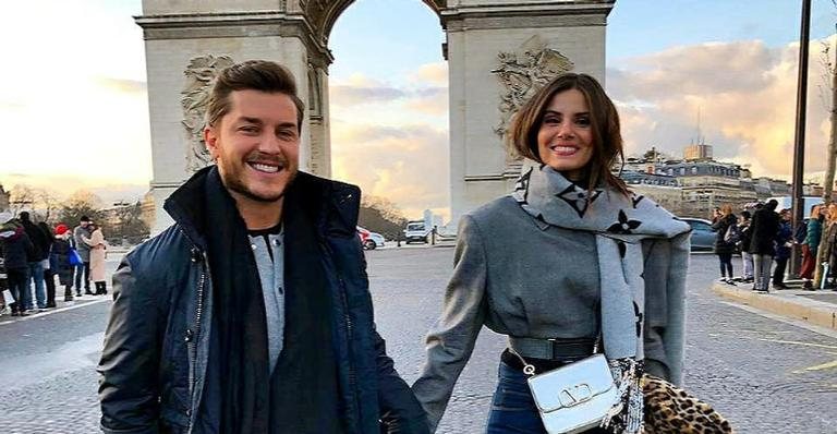 Klebber Toledo arranca suspiros ao relembrar lindos registros de viagem a Paris ao lado de sua amada, Camila Queiroz - Reprodução/Instagram