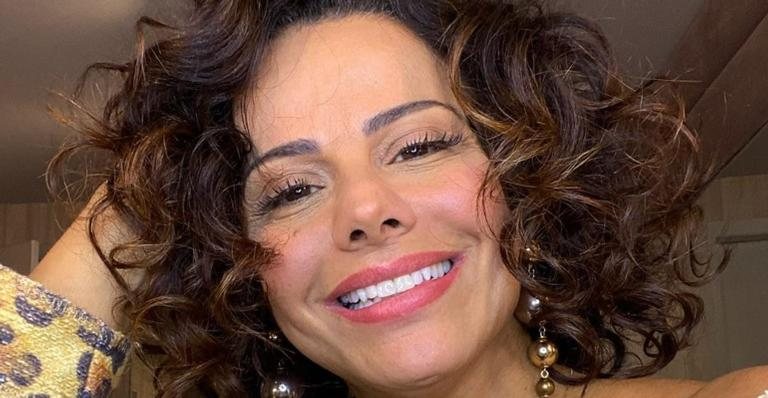 Viviane Araújo deixa pernões de fora em look curtinho - Reprodução/Instagram