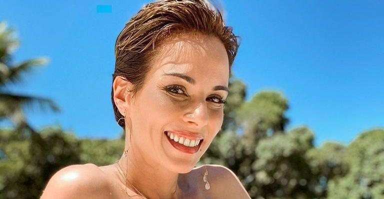 Ana Furtado encanta com clique tomando sol na companhia de sua cachorrinha: ''Parceira'' - Instagram