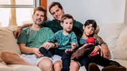 Na charmosa Riviera de São Lourenço, Diego, o pai, Orlando, e os filhos, Noah e Troy, estreitam os laços familiares - Pamela Atina