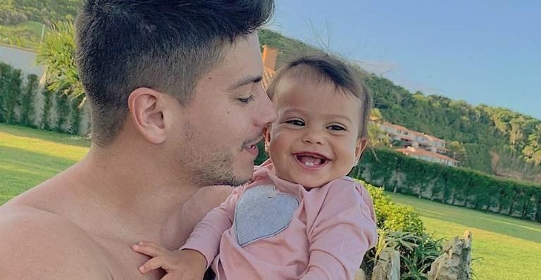 Arthur Aguiar se derrete pela filha e encanta web - Reprodução/Instagram