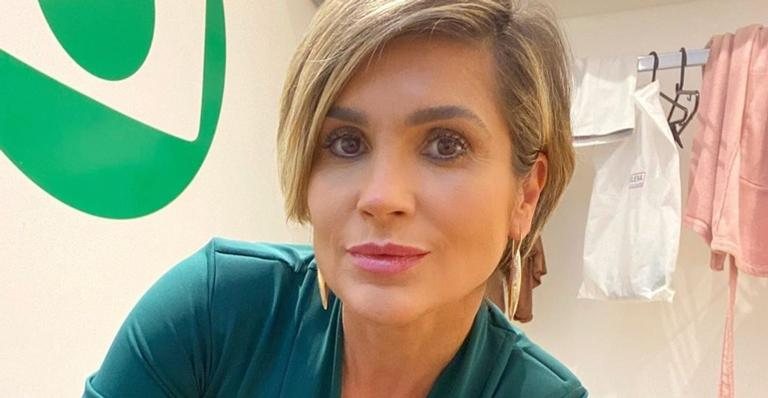 Flávia Alessandra ostenta abdômen trincado de top e shortinhos - Reprodução/Instagram