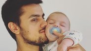 Felipe Simas encanta fãs ao publicar clique de Vicente - Reprodução/Instagram