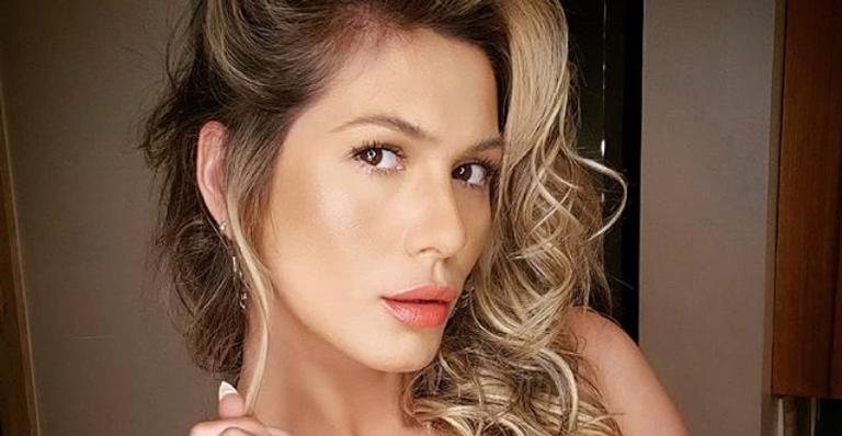 Lívia Andrade ousa no clique e fãs não dispensam elogios - Reprodução/Instagram