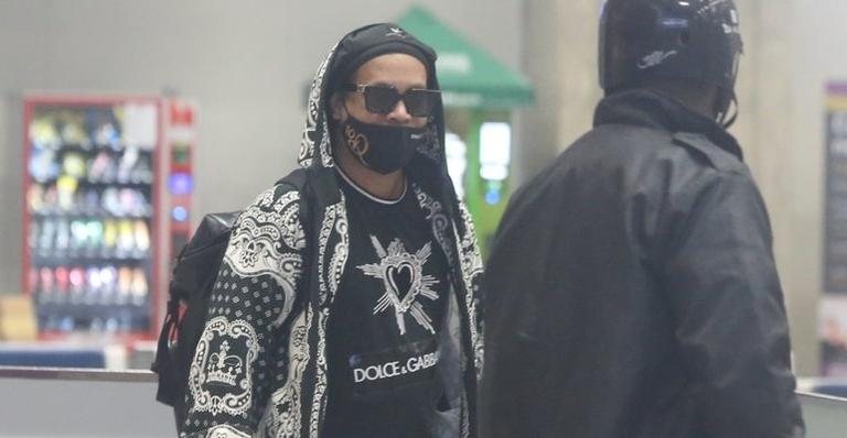 Ronaldinho Gaúcho chega ao Brasil com look de mais de R$20 mil - Agnews