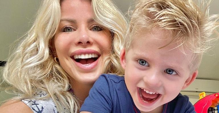 Filho de Karina Bacchi encanta a web ao chamar a mãe de 'Cabeleireira Leila' - Reprodução/Instagram