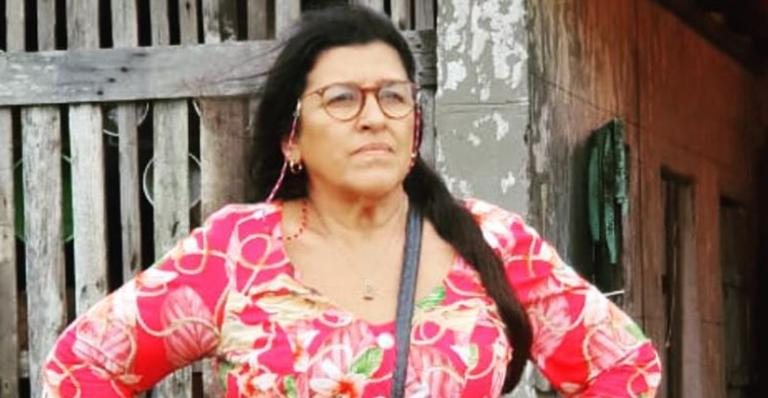 Regina Casé posa ao lado de Thiago Martins, Nanda Costa e Juliano Cazarré ao celebrar o retorno das gravações de 'Amor de Mãe' - Reprodução/Instagram