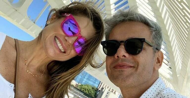 Flávia Alessandra surge em clima de romance com Otaviano Costa curtindo o pôr do sol - Instagram