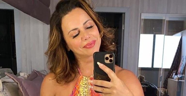 Viviane Araújo posa na academia e ostenta abdômen definido - Reprodução/Instagram