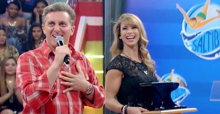 No aniversário, Dany Bananinha homenageia Luciano Huck - Crédito: Divulgação/Globo