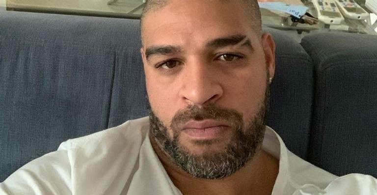 Adriano Imperador posa com mulher e fãs apostam em namoro - Reprodução/Instagram