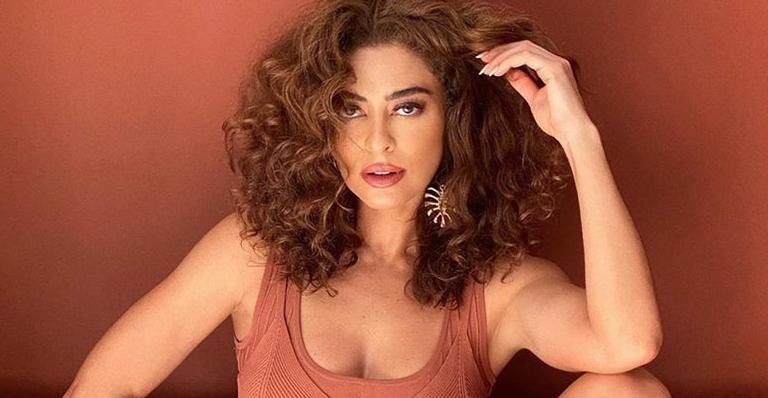 Juliana Paes posa belíssima só de camisa branca - Reprodução/Instagram