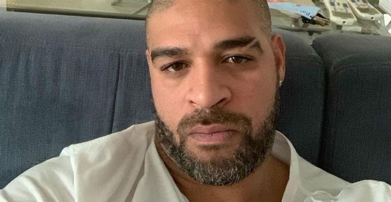 Adriano Imperador posa com a namorada e afirma: ''Estamos felizes'' - Reprodução/Instagram