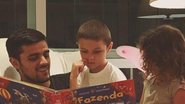 Felipe Simas emociona ao relatar um dos mais importantes aprendizados trazidos por seus filhos - Reprodução/Instagram