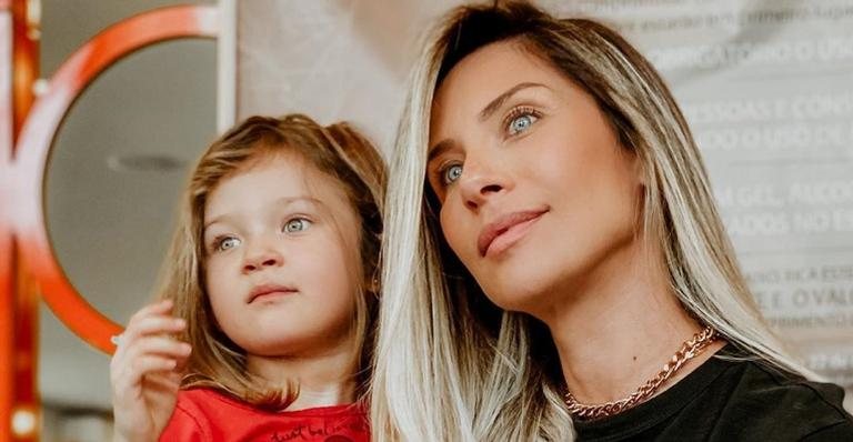 Lizi Benites encanta ao fazer declaração para a filha, Liz - Reprodução/Instagram