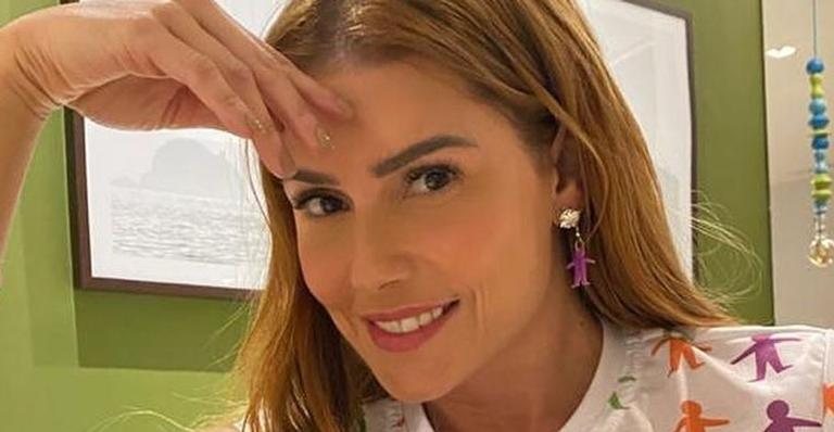 Deborah Secco exibe corpaço ao posar tomando sol de biquíni - Reprodução/Instagram