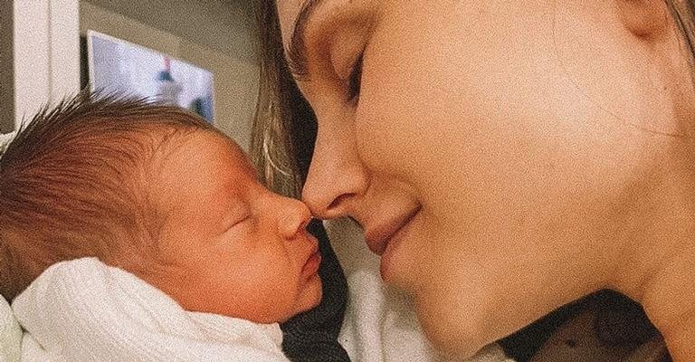 Flávia Vianna se derrete pelo filho, Gabriel, na madrugada - Reprodução/Instagram