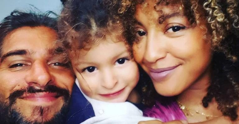 Sheron Menezzes arranca suspiros ao registrar momento fofo com o marido e o filho - Reprodução/Instagram