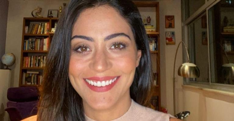 Carol Castro surge radiante em clique de biquíni: ''Eu vejo flores em você'' - Instagram