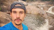 Nicolas Prattes esbanja plenitude ao ser fotografado em meio à natureza - Reprodução/Instagram