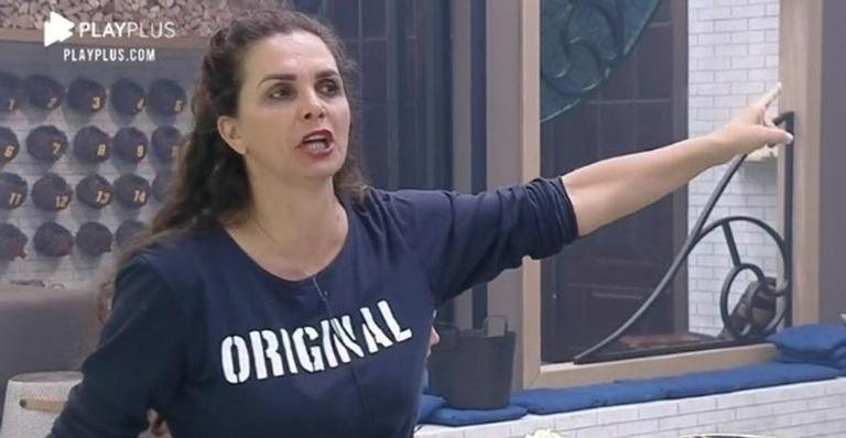 A Fazenda: Luiza Ambiel discute com Jakelyne Oliveira - Reprodução/Record TV