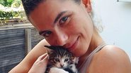 Mariana Goldfarb encanta a web ao posar com seu gatinho - Reprodução/Instagram