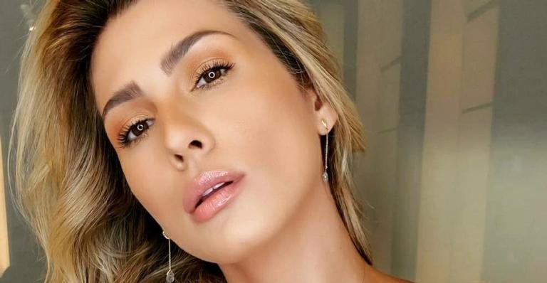 Lívia Andrade ostenta curvas impecáveis em vestido colado - Reprodução/Instagram