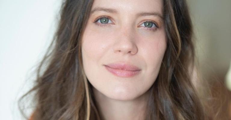 Nathalia Dill curte praia com biquíni do avesso e se diverte - Reprodução/Divulgação