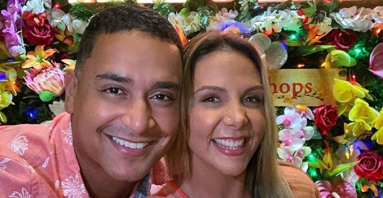 Xanddy e Carla Perez posam juntinhos em cliques no mar - Reprodução/Instagram