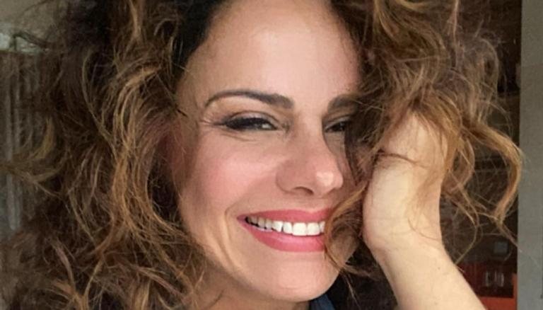 Ao ser entrevistada por Otaviano Costa, Viviane Araujo considera participar do Big Brother Brasil - Reprodução/Instagram