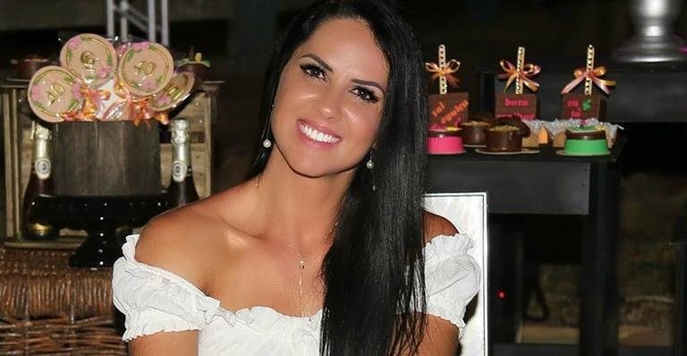 Graciele Lacerda ostenta corpão de top e shorts curtinho - Reprodução/Instagram