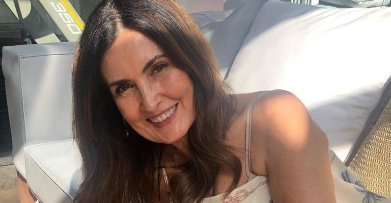 Fátima Bernardes surge se divertindo ao lado de amiga na praia - Reprodução/Instagram