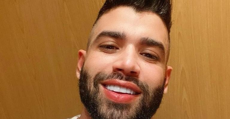 Gusttavo Lima posa com look grifado e web não perdoa - Reprodução/Instagram