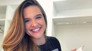 Juliana Paiva se encanta ao receber buquê de flores - Reprodução/Instagram