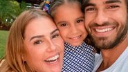 Deborah Secco derrete corações ao compartilhar clique adorável de sua linda família - Reprodução/Instagram