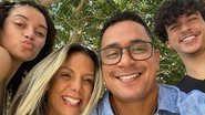 Carla Perez e Xanddy com os filhos - Reprodução/Instagram