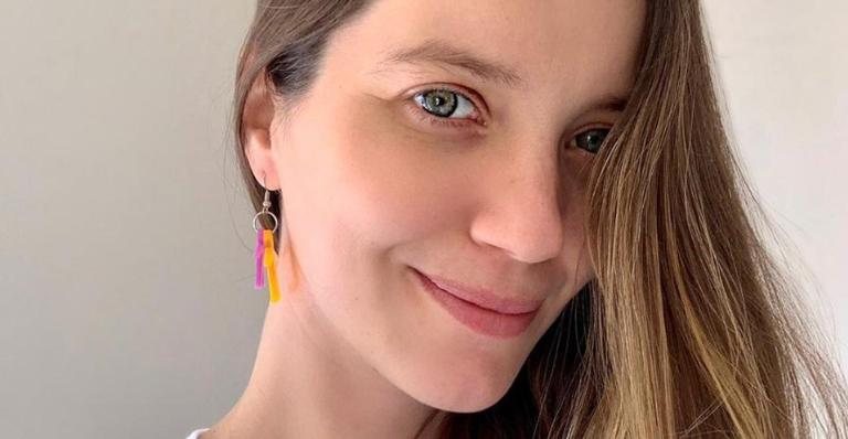 Nathalia Dill esbanja brilho e beleza ao posar contemplando sua barriguinha de grávida - Reprodução/Instagram