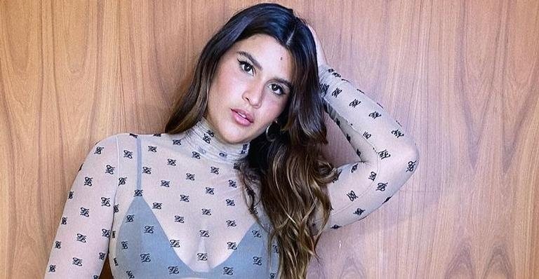 Giulia Costa posa com acessórios de grife de R$12,5 mil - Reprodução/Instagram