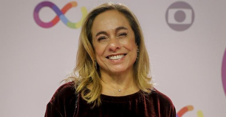 Aos 63 anos, Cissa Guimarães surge de biquíni e choca web - Globo/Victor Pollak