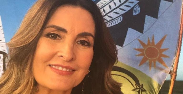 Fátima Bernardes diverte a web ao fazer a famosa pose 'trava na beleza' - Reprodução/Instagram