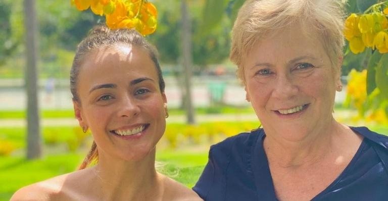 Juliana Silveira presta homenagem de aniversário para a mãe - Reprodução/Instagram