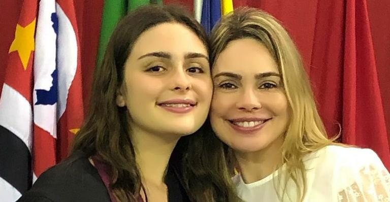 Rachel Sheherazade posa com a filha e celebra formatura - Reprodução/Instagram