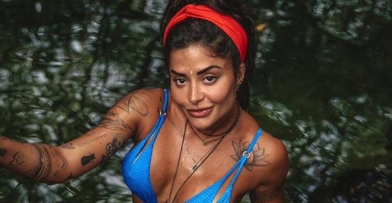 Aline Riscado exibe corpão sarado com biquíni branco - Reprodução/Instagram