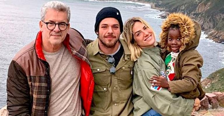 Giovanna Ewbank se derrete ao registrar o pai com os netos - Reprodução/Instagram