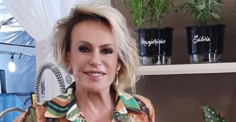 Ana Maria Braga toma chá da tarde com seu cãozinho - Reprodução/Instagram