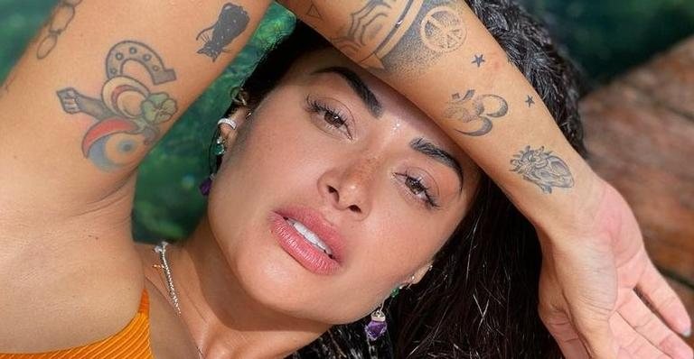 Aline Riscado ostenta curvas impecáveis com biquíni fininho - Reprodução/Instagram